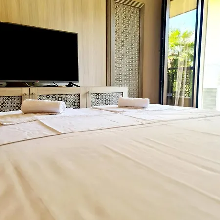 Luxurious - Pool View In Argisht Partez 아파트 *