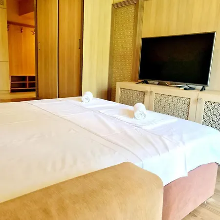 Luxurious - Pool View In Argisht Partez Διαμέρισμα Golden Sands