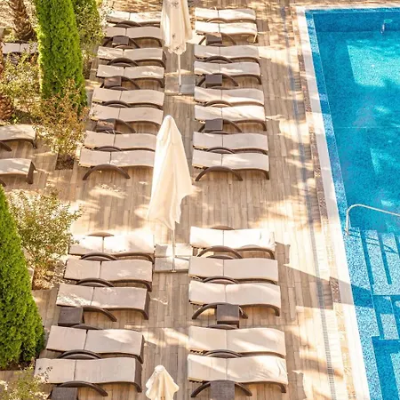 Luxurious - Pool View In Argisht Partez 아파트 골든샌드